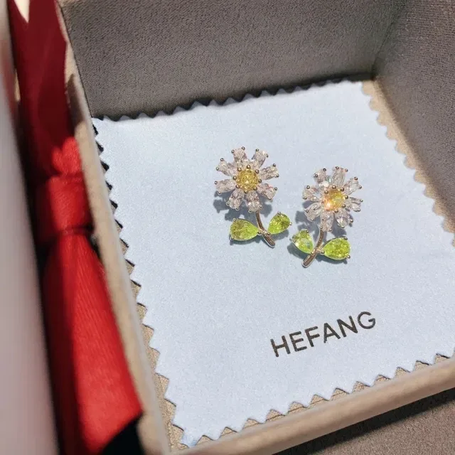HEFANG Brincos Stud Flor de Margarida Cristal e Gemas Verdes 6