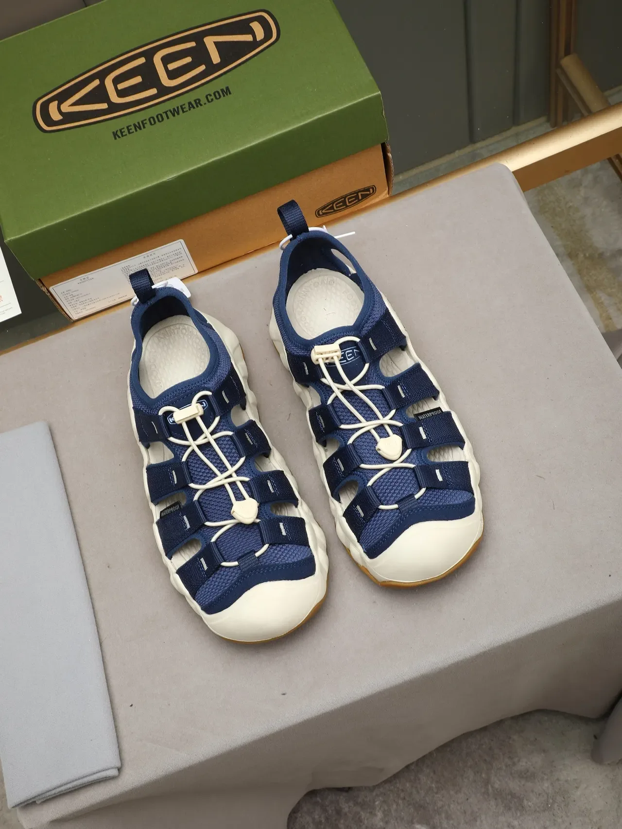 KEEN Navy Beige মাল্টি স্ট্র্যাপ ওয়াটার রেজিস্ট্যান্ট ক্যাজুয়াল স্যান্ডেলস 2