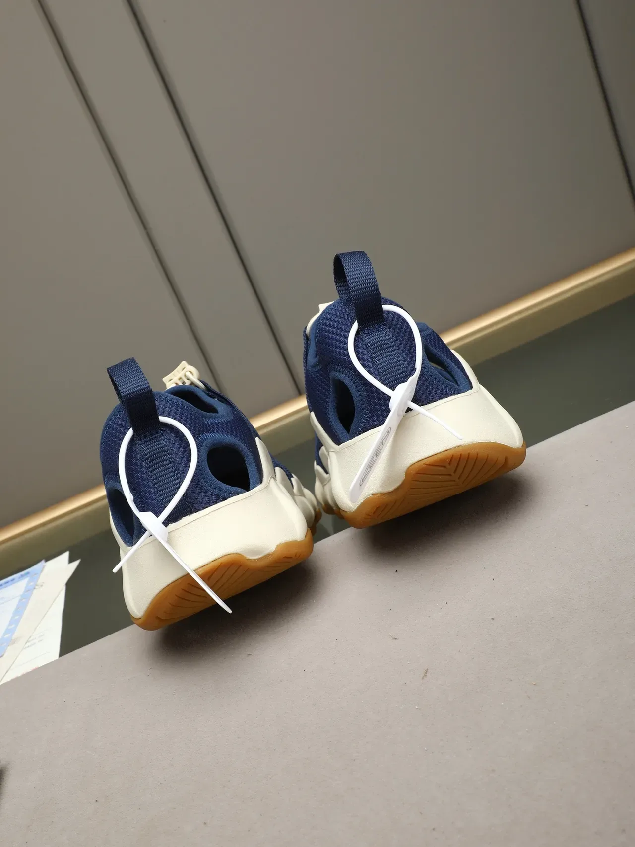 KEEN Navy Beige মাল্টি স্ট্র্যাপ ওয়াটার রেজিস্ট্যান্ট ক্যাজুয়াল স্যান্ডেলস 3
