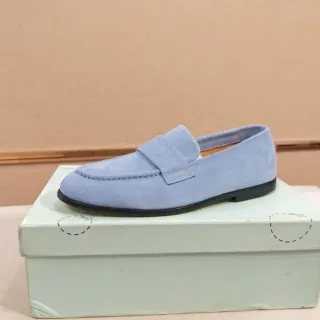 Loafer de camurça azul claro com alça penny