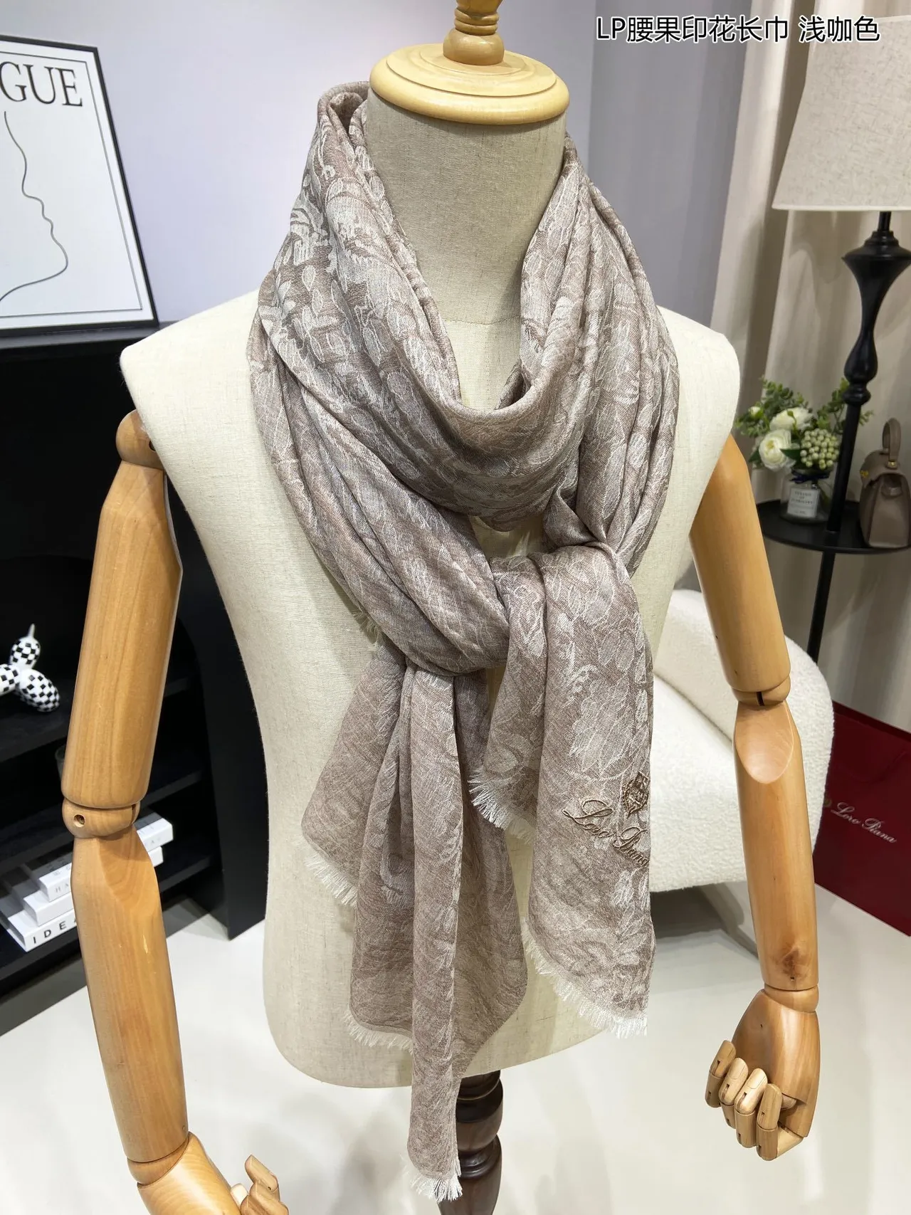 Cachecol de cachemira com franjas e padrão paisley jacquard na cor café claro 5
