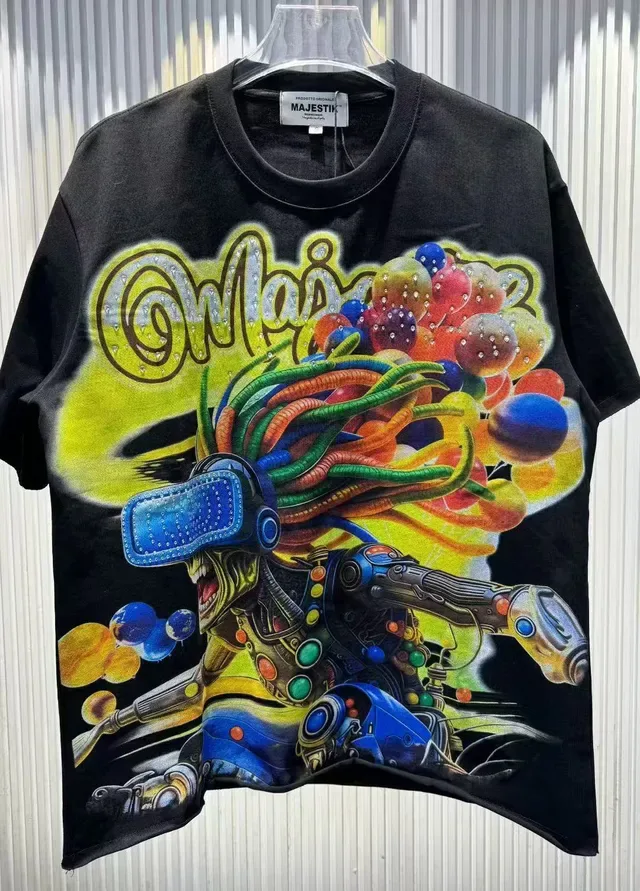Camiseta preta Majestik com estampa gráfica e logo de strass 4