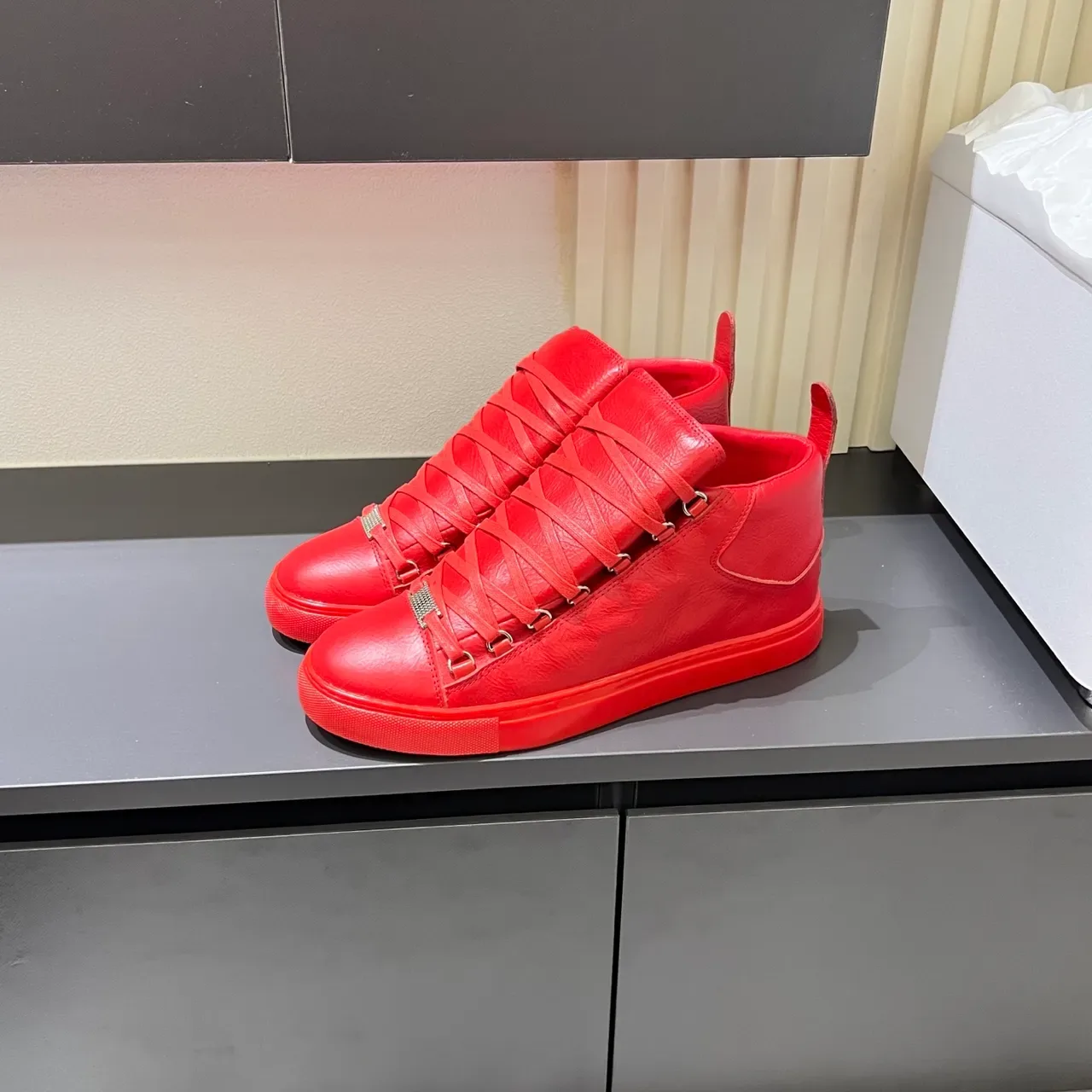 纯红色高帮真皮运动鞋 4