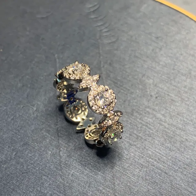 Anel de Múltiplas Pedras Pavé con Motivo Assimétrico 3