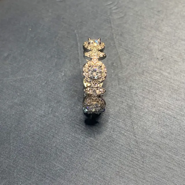 Anel de Múltiplas Pedras Pavé con Motivo Assimétrico 6