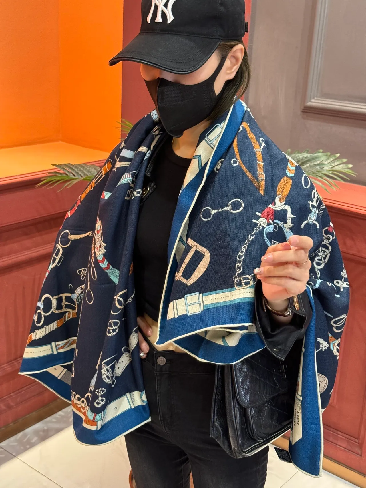 Bufanda de seda con estampado de hardware ecuestre navy 2