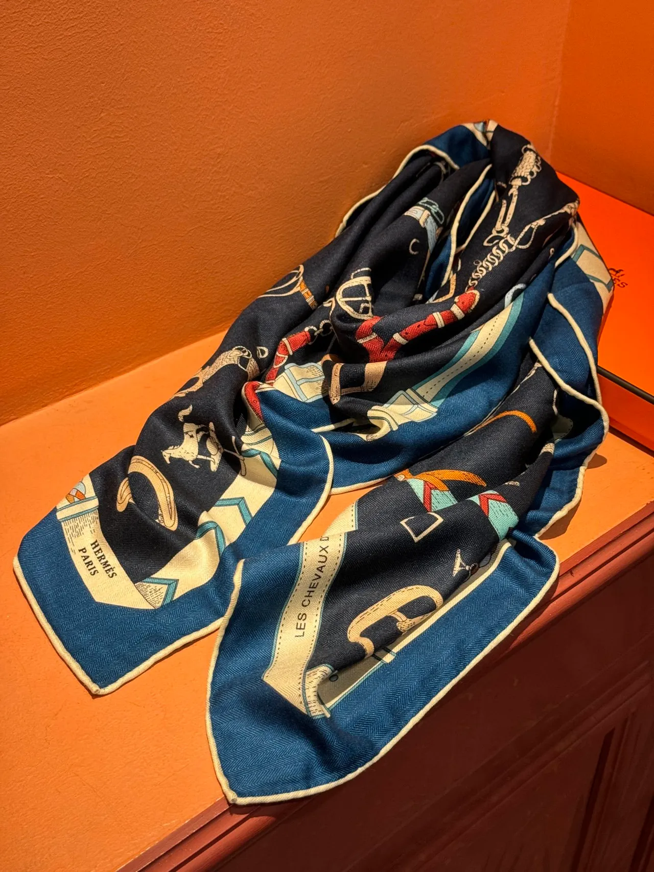 Bufanda de seda con estampado de hardware ecuestre navy 8