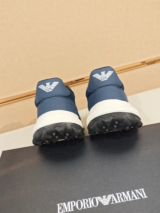 Tênis lifestyle com upper mesh navy midsole branco outsole preto 3