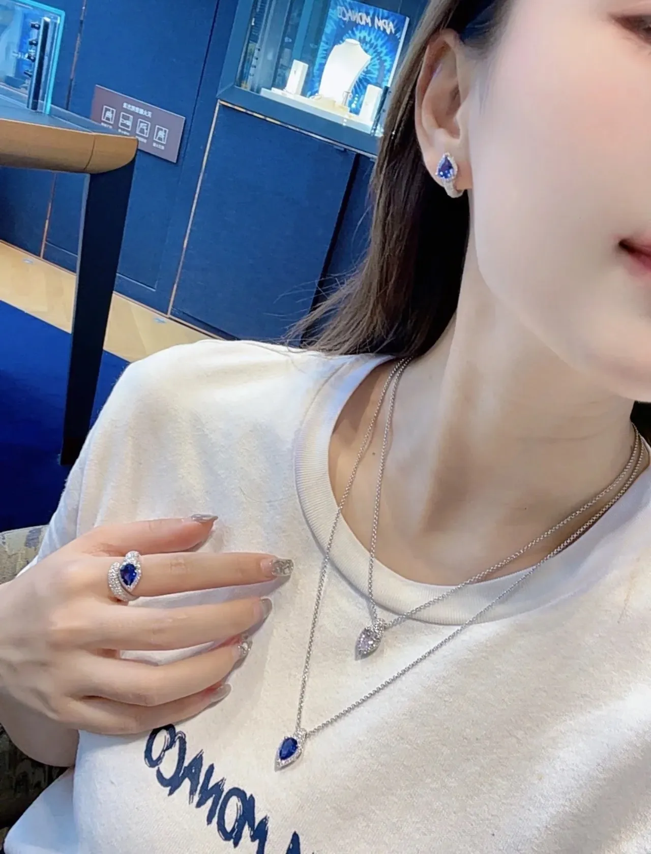 أقراط بشكل كمثرى من جوهرة زرقاء Pavé Halo Drop Earrings 3