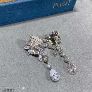 Piaget Brincos em forma de lágrima com design floral de rosa