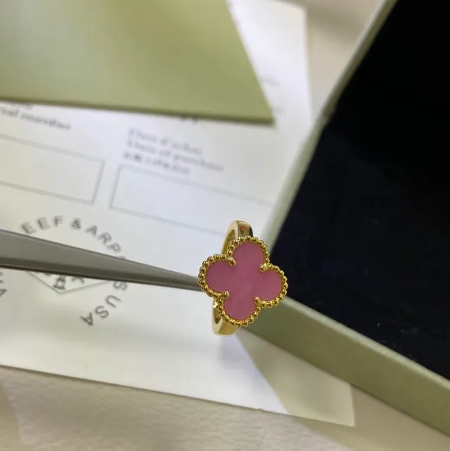 Pink Gold Clover-Shaped Stone Inlay Ring 3
