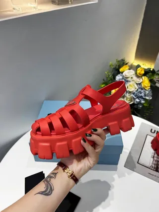 Red Chunky Platform T-Strap Gladiator Sandals 6