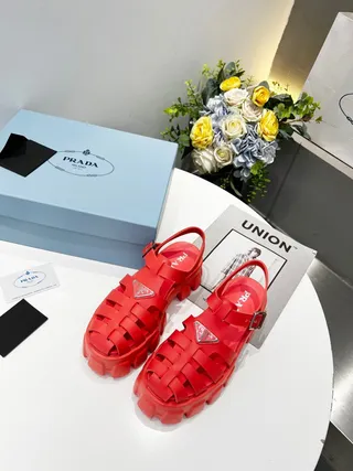 Red Chunky Platform T-Strap Gladiator Sandals 9