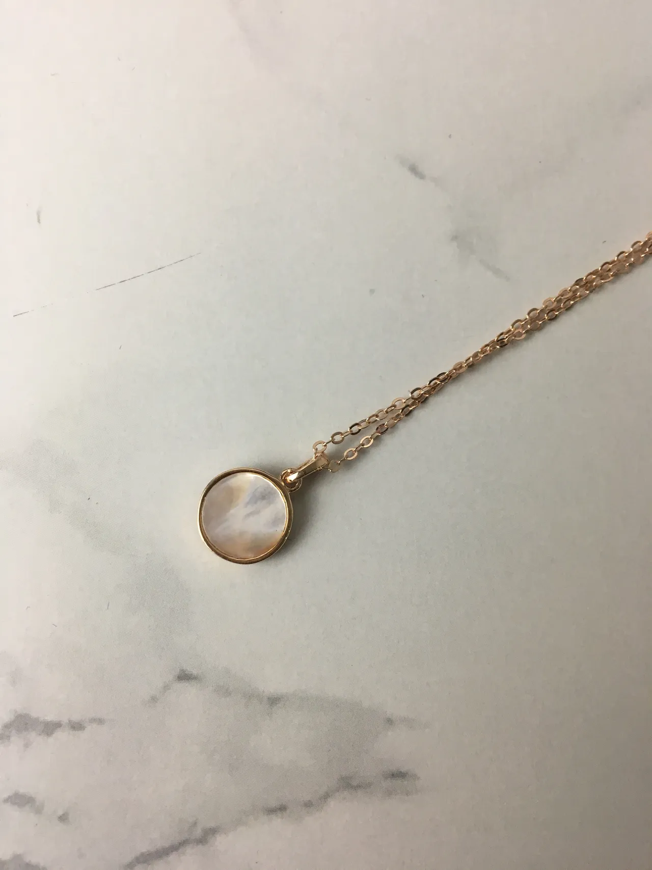 Collier à motif de cygne en ton or rose pavé 5