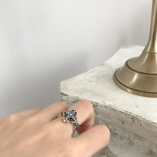 Silver Black Ornate Cross-Shaped Fleur-De-Lis Motif Ring 2