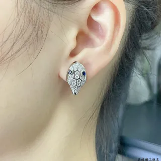 Brincos de prata com silhueta de cabeça de serpente azul com pedras pavé-set