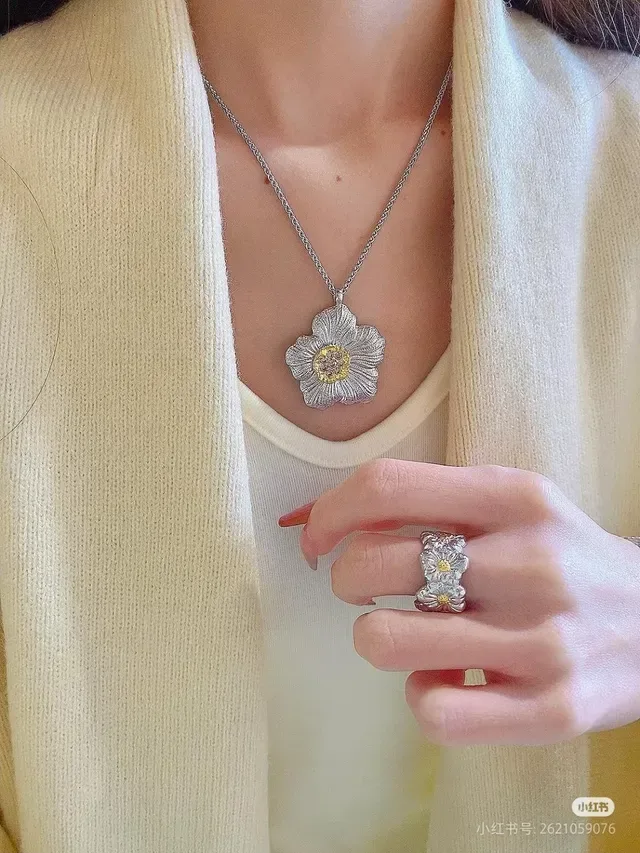 Silver Gold Flower-Shaped Textured Petal Surface Necklace 2