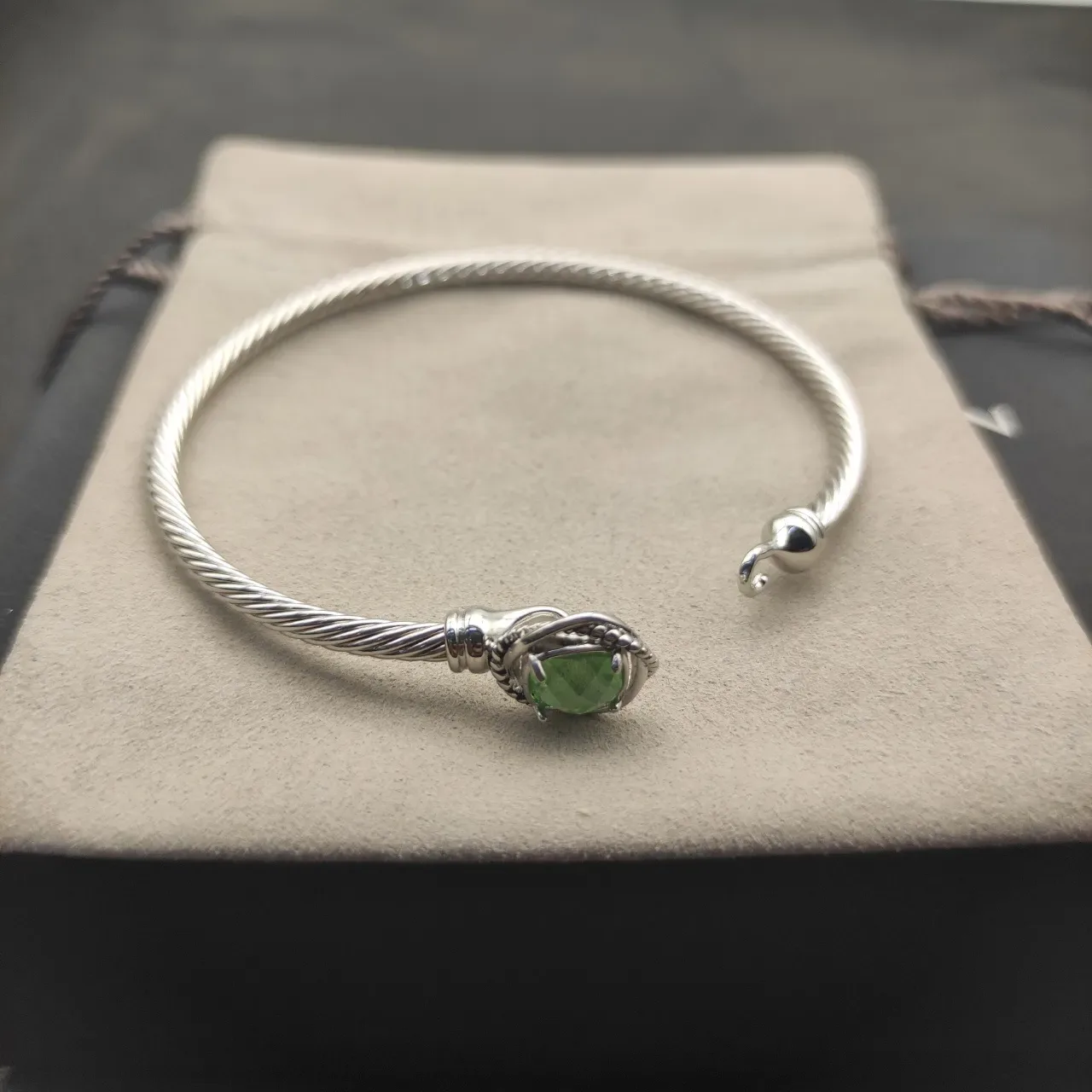 Silver Green Twisted Cable Wire Band Faceted Square Gemstone Bracelet 7