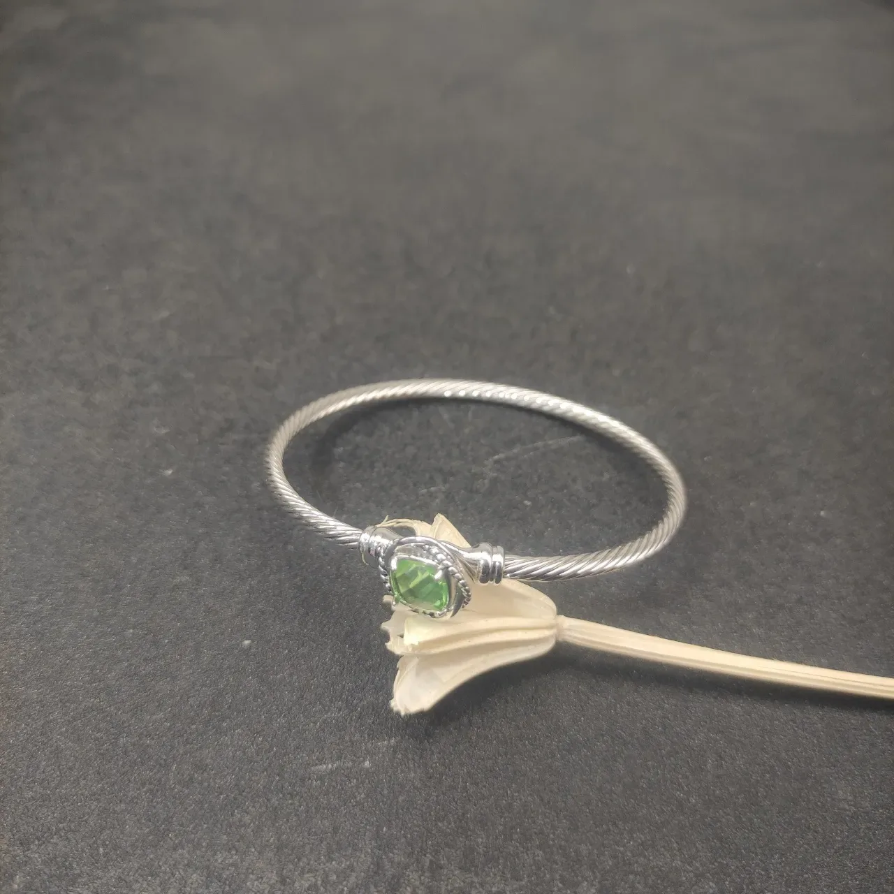 Silver Green Twisted Cable Wire Band Faceted Square Gemstone Bracelet 9