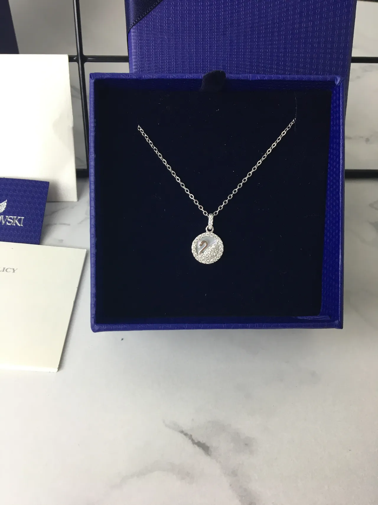 银色天鹅图案镶钻吊坠项链 3