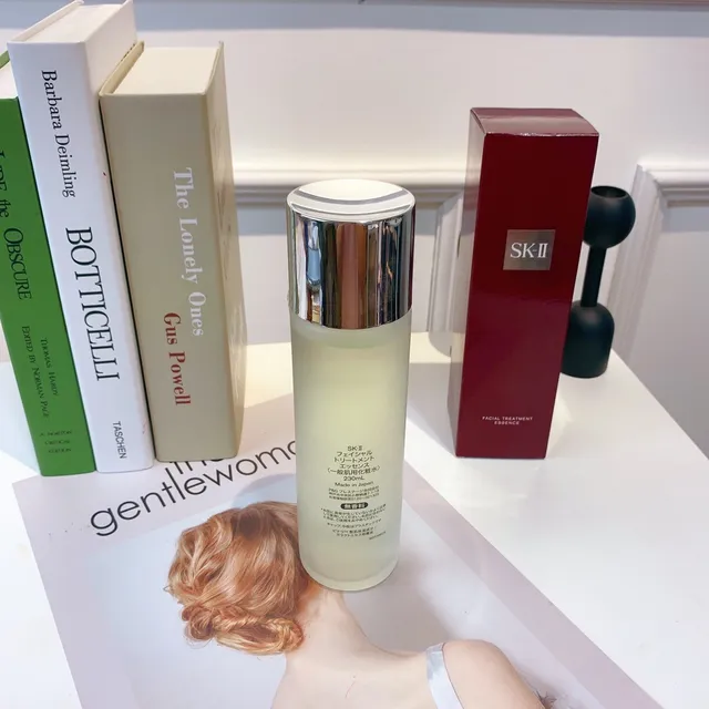 SK-II Facial Treatment Essence Beige Red Transparent Glass Bottle Chrome-Finished Cap Perfume 2