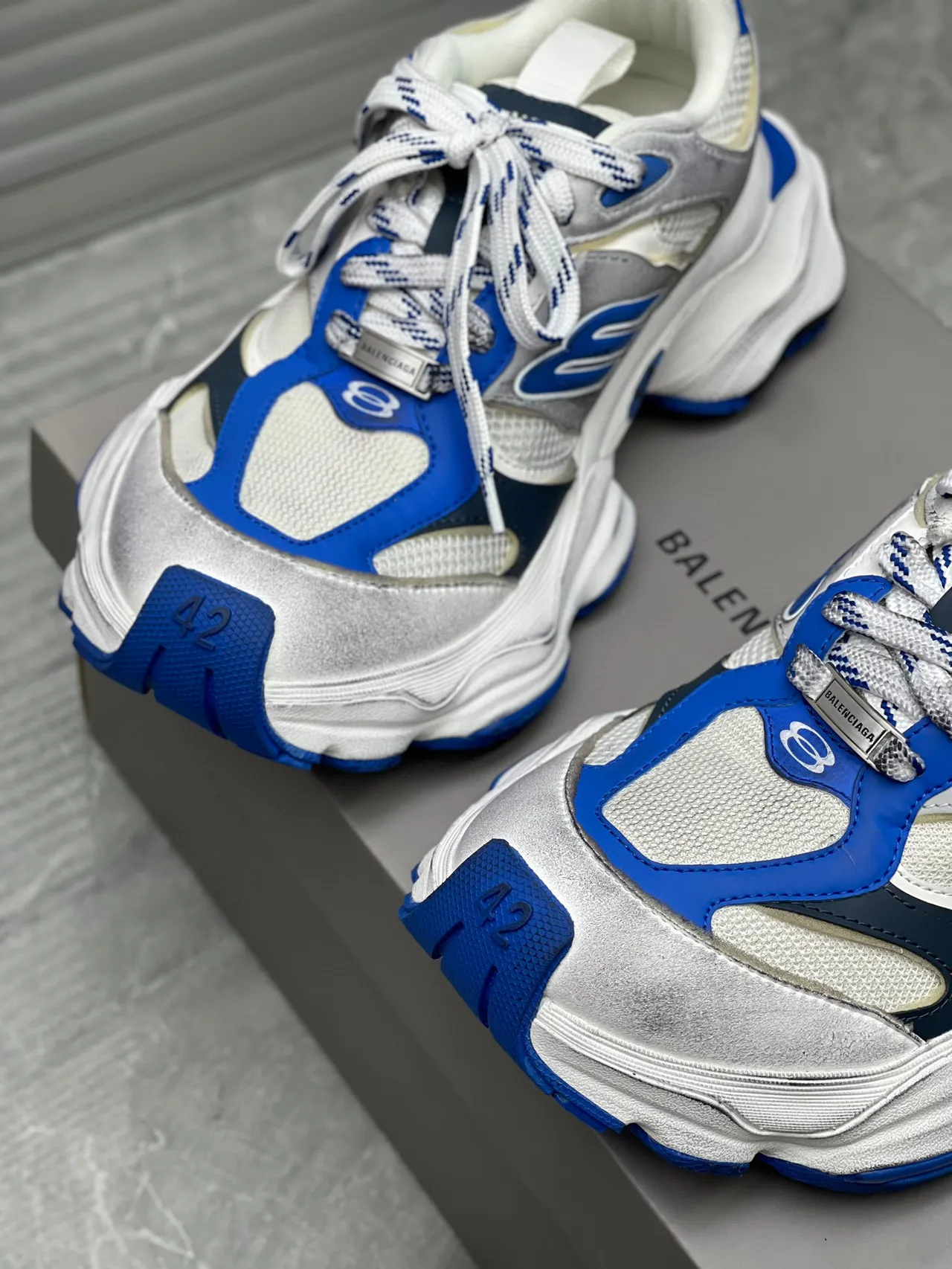 Skechers White Blue Oversized Sculpted Sole Layered Mesh And Synthetic Upper Chunky Sneakers 6