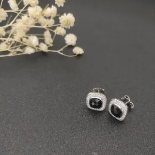 أقراط Stud حجر أسود كوشن سكوير Pavé Halo