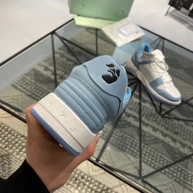White and Light Blue Arrow-Panel Low-Top Lifestyle Sneakers 4