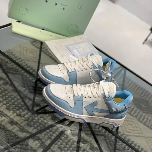 White and Light Blue Arrow-Panel Low-Top Lifestyle Sneakers 9