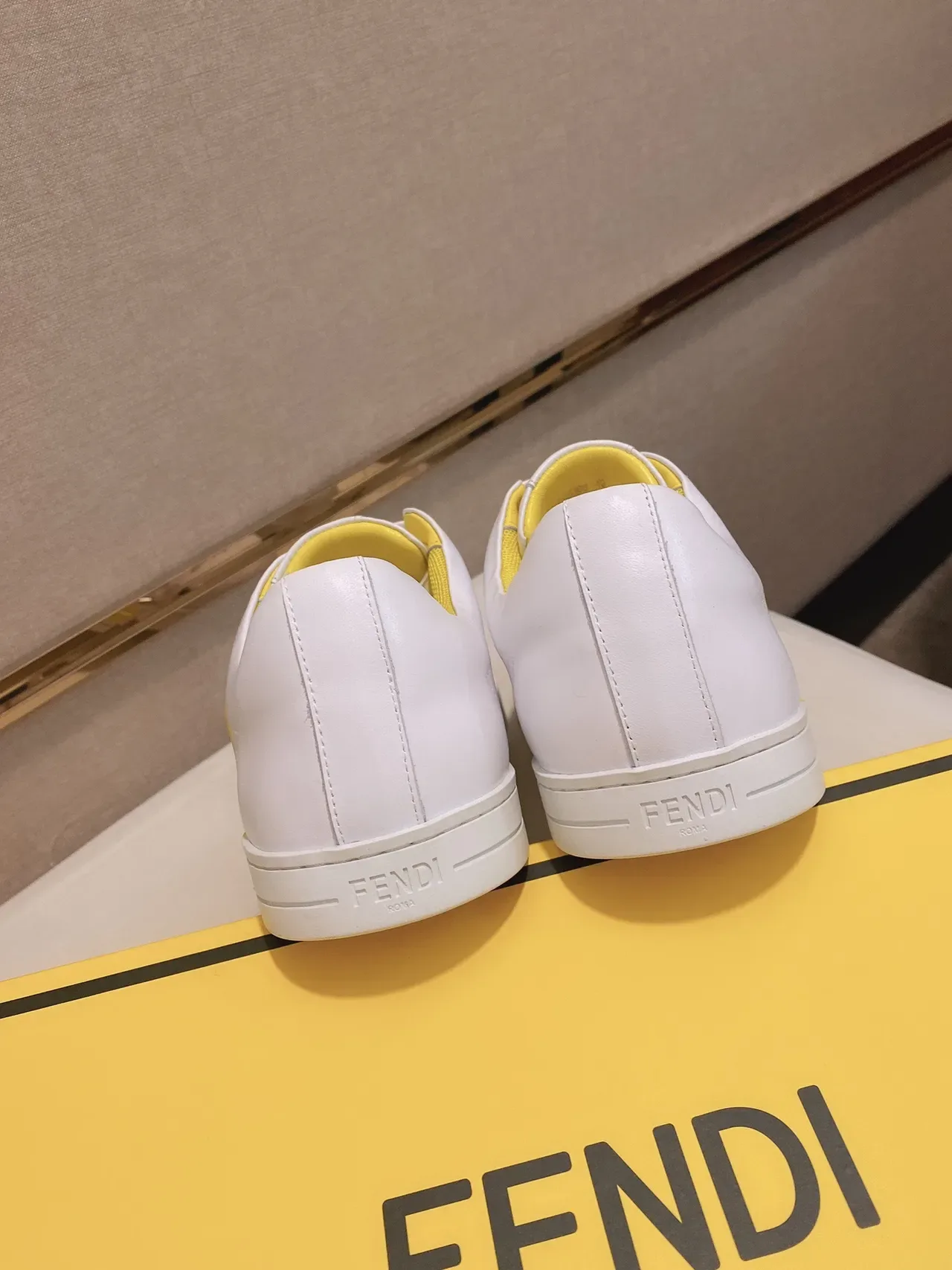Sneaker Lifestyle Blanc et Jaune à Panel Géométrique, Low-Top 3
