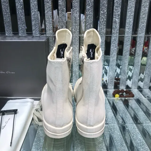 Botas Martin de tela branca com zíper no lado superior 6