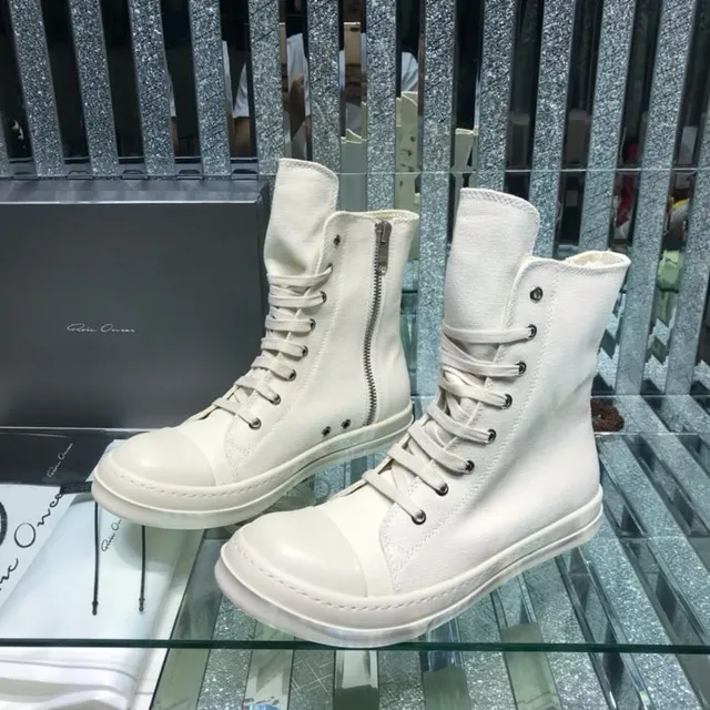Botas Martin de tela branca com zíper no lado superior 9