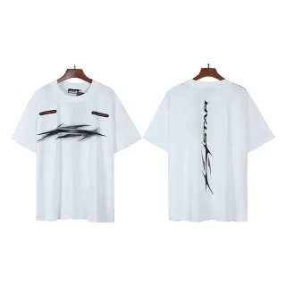 Camiseta oversized blanca con estampado gráfico