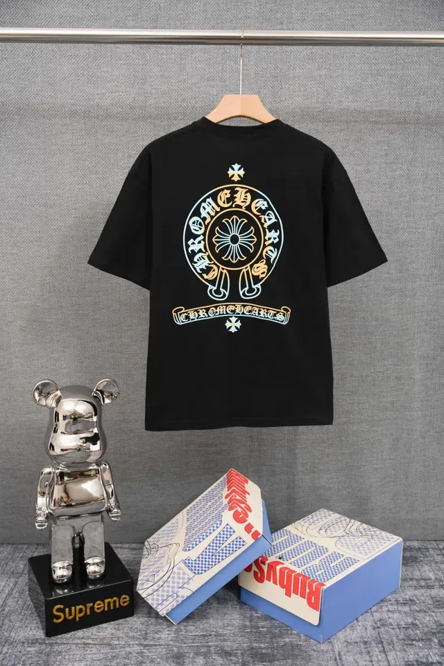 Camiseta branca multicolorida de corte relaxado e gola redonda 2
