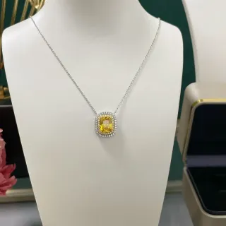 Collier pendentif diamant taille cushion-cut jaune double halo