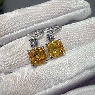 Brincos de design pendentes com gemas de corte quadrado em prata e amarelo