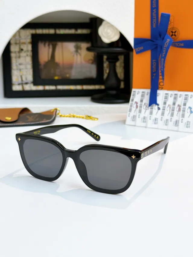 Gentle Monster Noir et Or Cadre Rectangulaire Branches fines Lunettes de soleil 7
