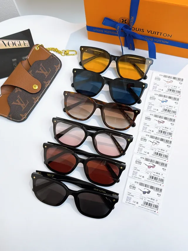 Gentle Monster Noir et Or Cadre Rectangulaire Branches fines Lunettes de soleil 9