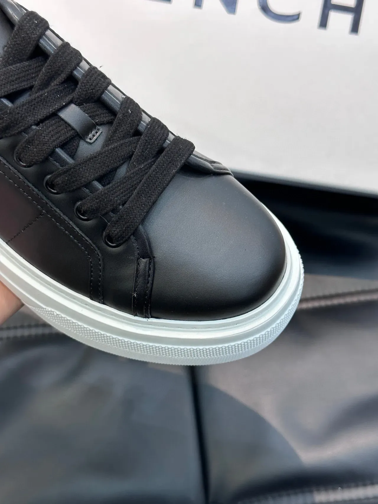 Givenchy City Sport কালো প্ল্যাটফর্ম লাইফস্টাইল স্নিকার 8