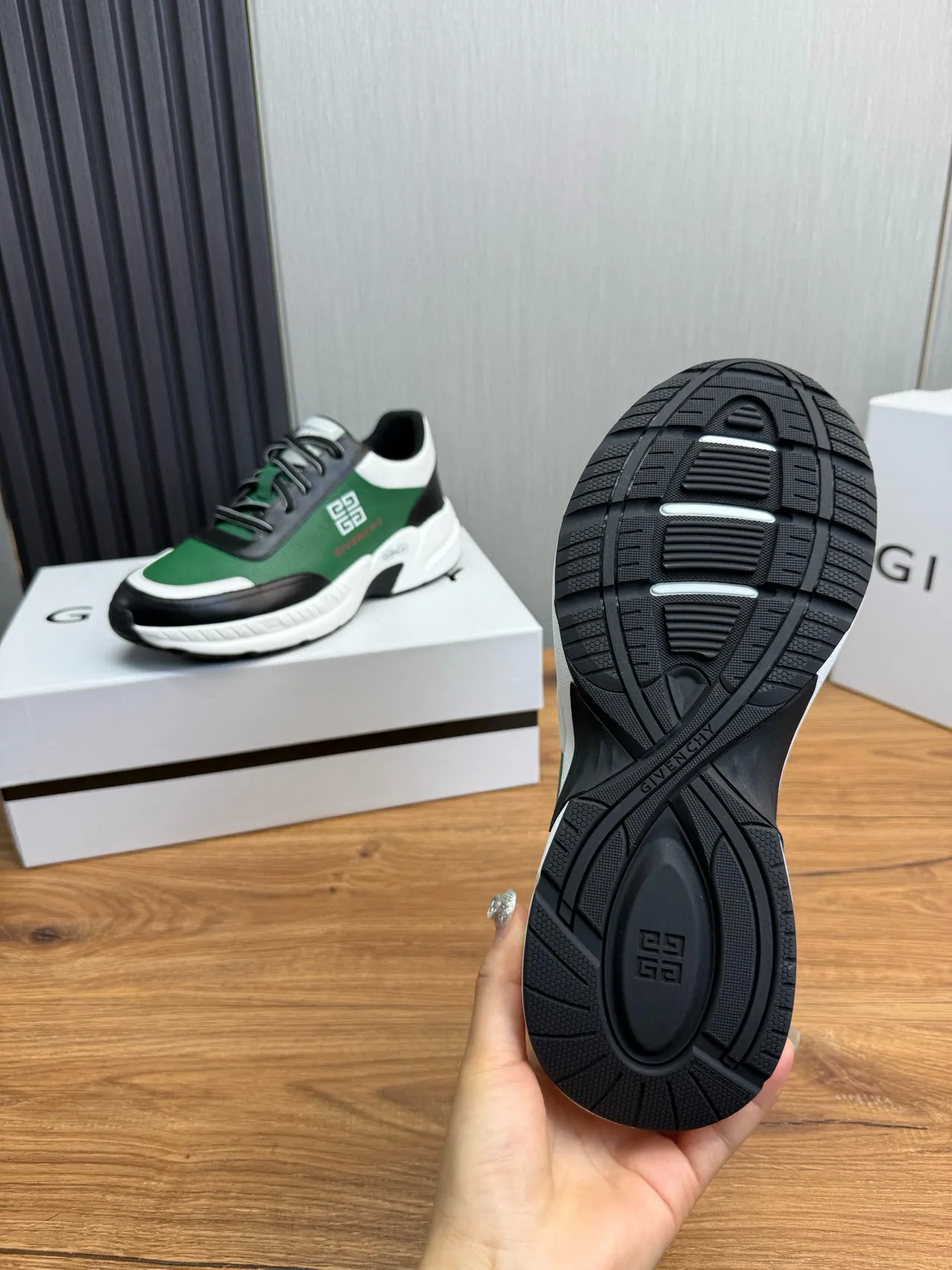 Givenchy City Sport हरा काला सफेद चंकी स्नीकर्स 5