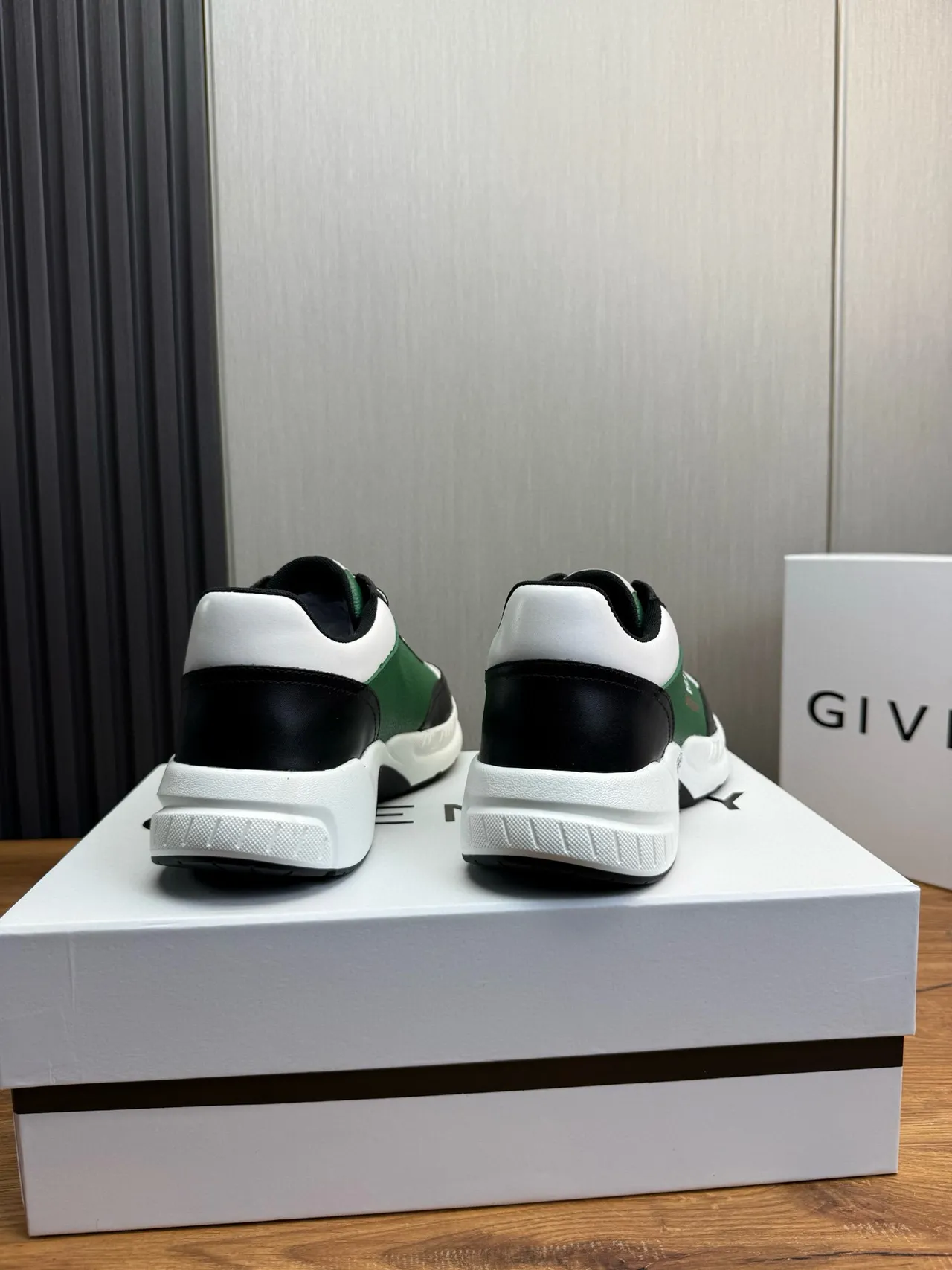 Givenchy City Sport हरा काला सफेद चंकी स्नीकर्स 6