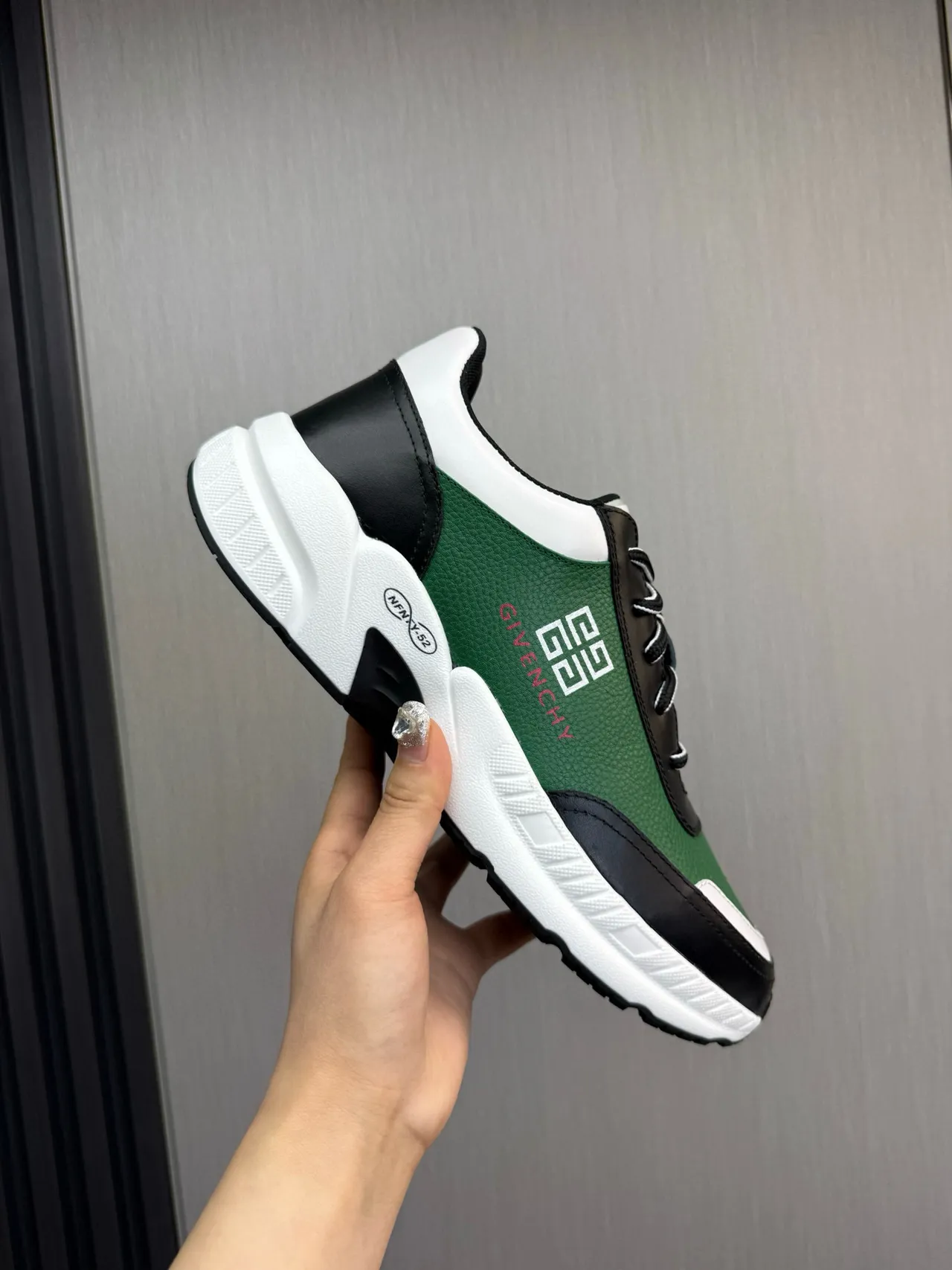 Givenchy City Sport हरा काला सफेद चंकी स्नीकर्स 7