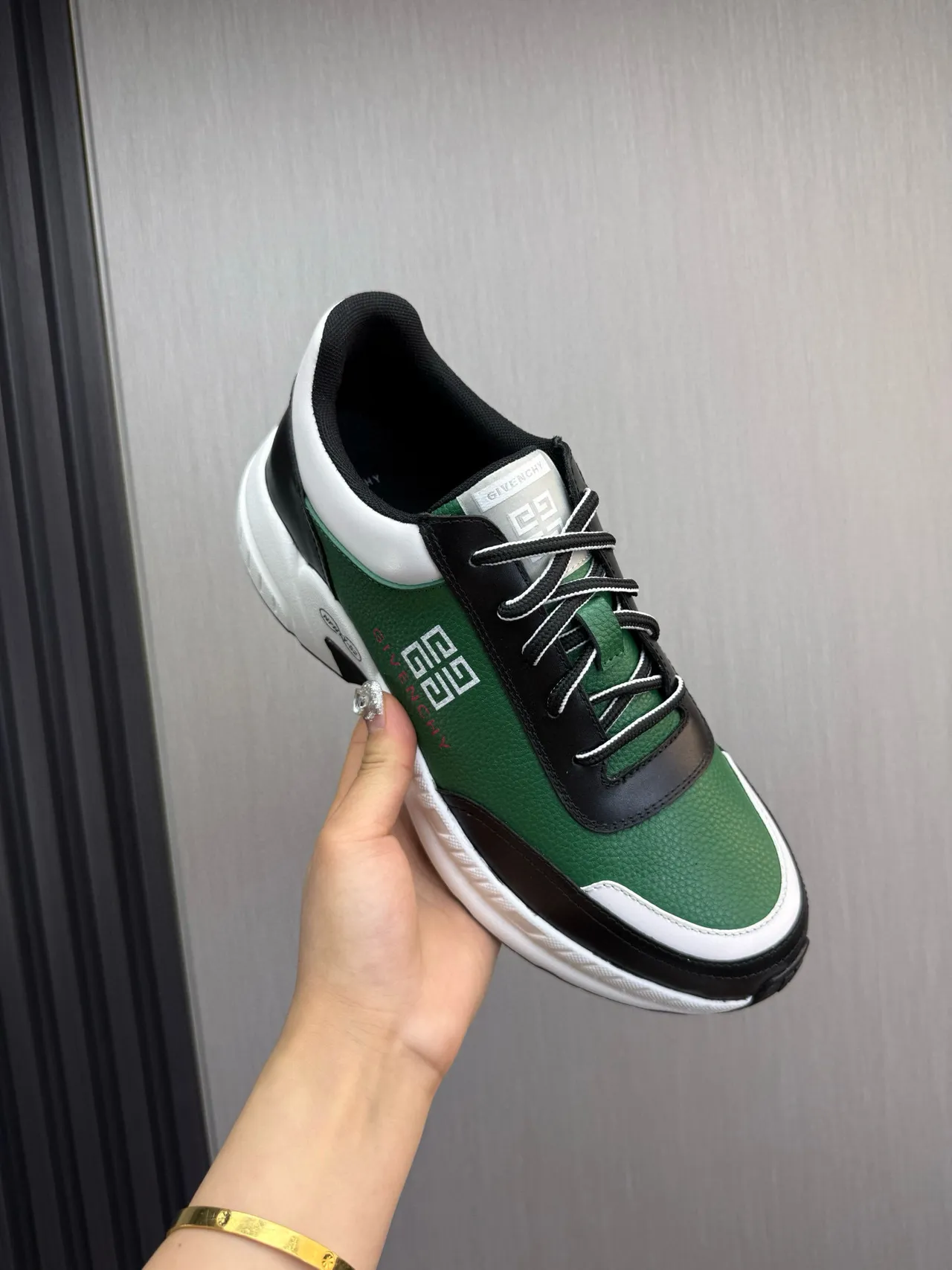 Givenchy City Sport हरा काला सफेद चंकी स्नीकर्स 9