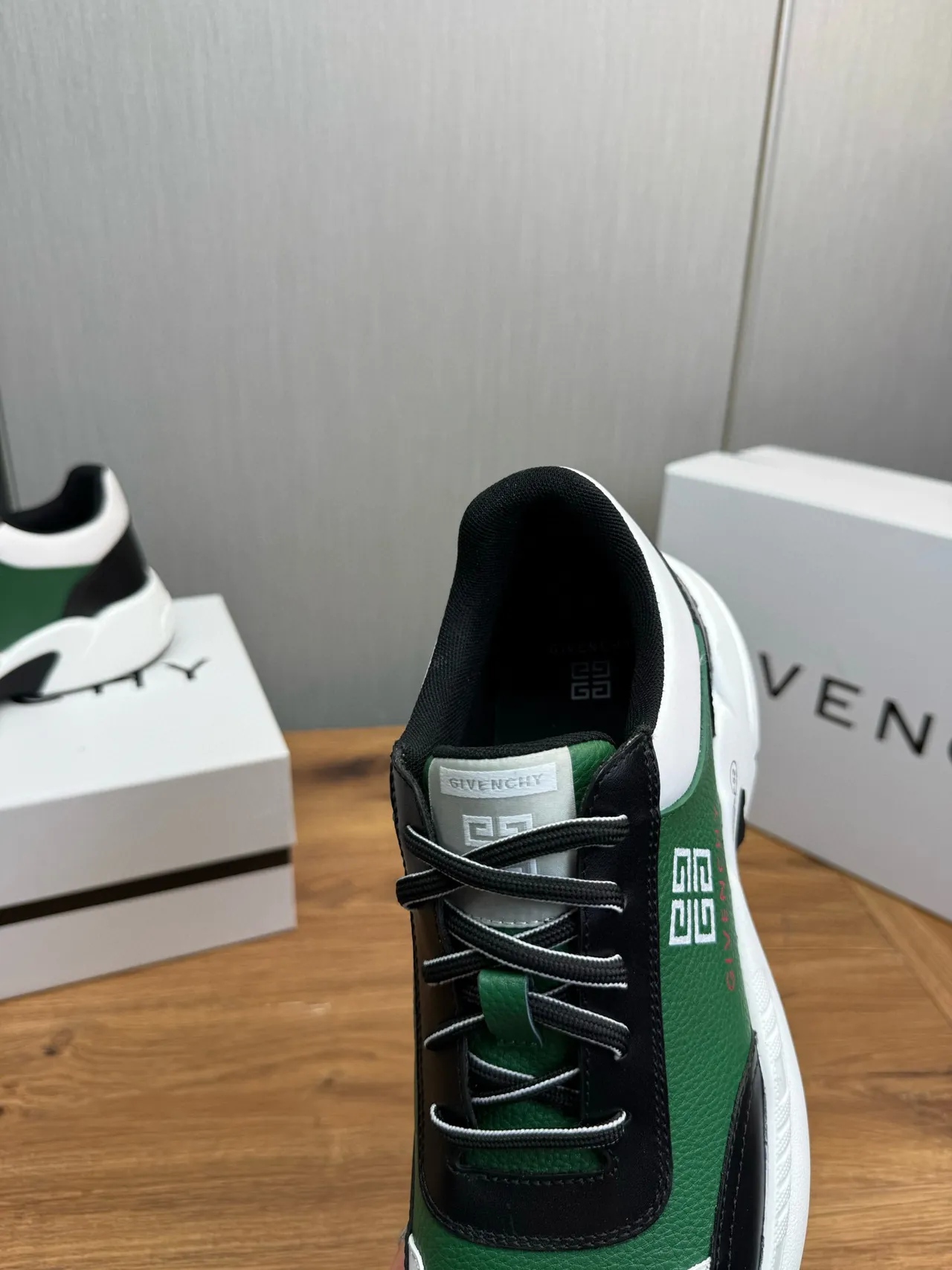Givenchy City Sport हरा काला सफेद चंकी स्नीकर्स 11