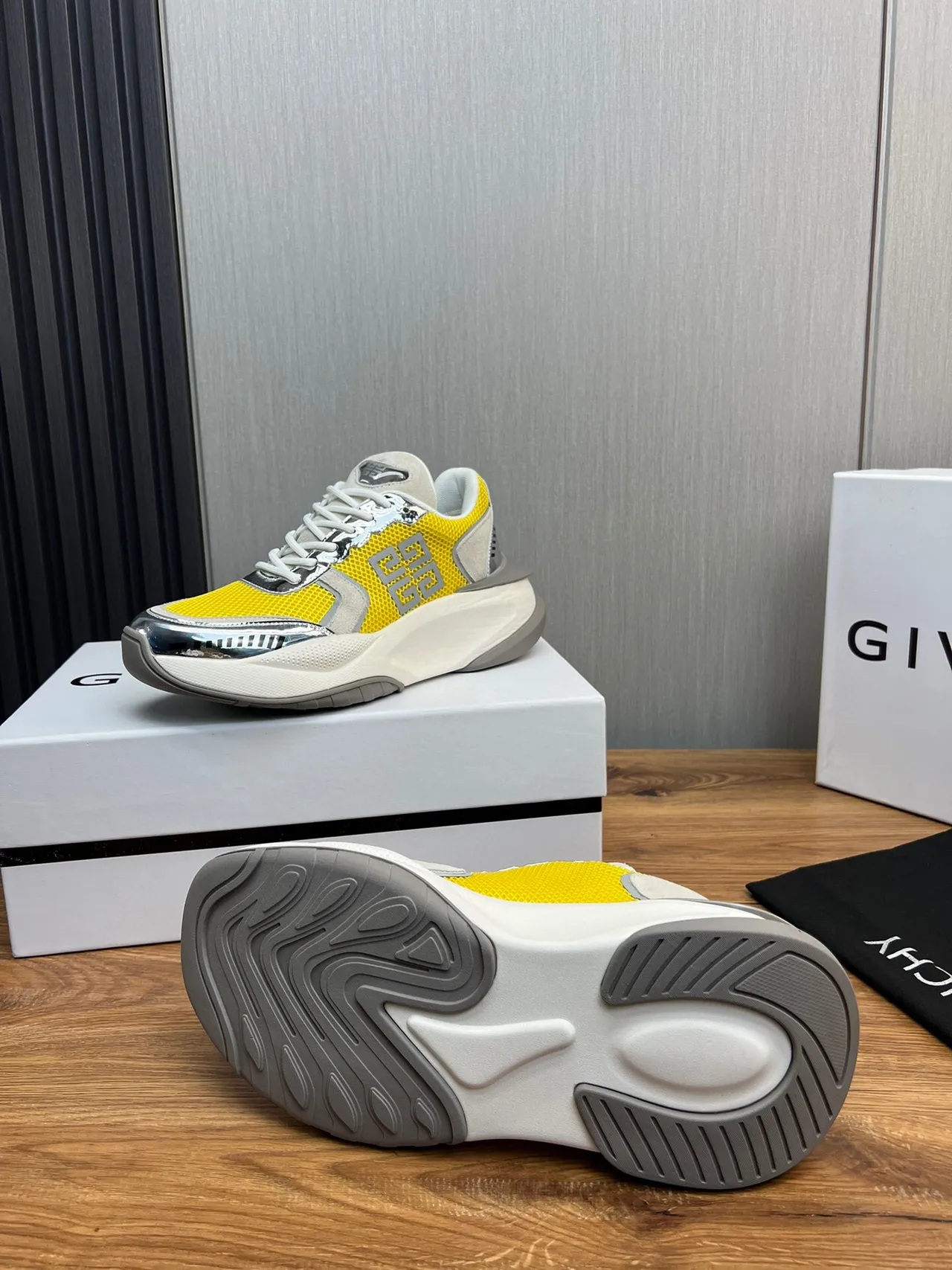 Givenchy Spectre Baskets chunky jaune maille logo métallique 8