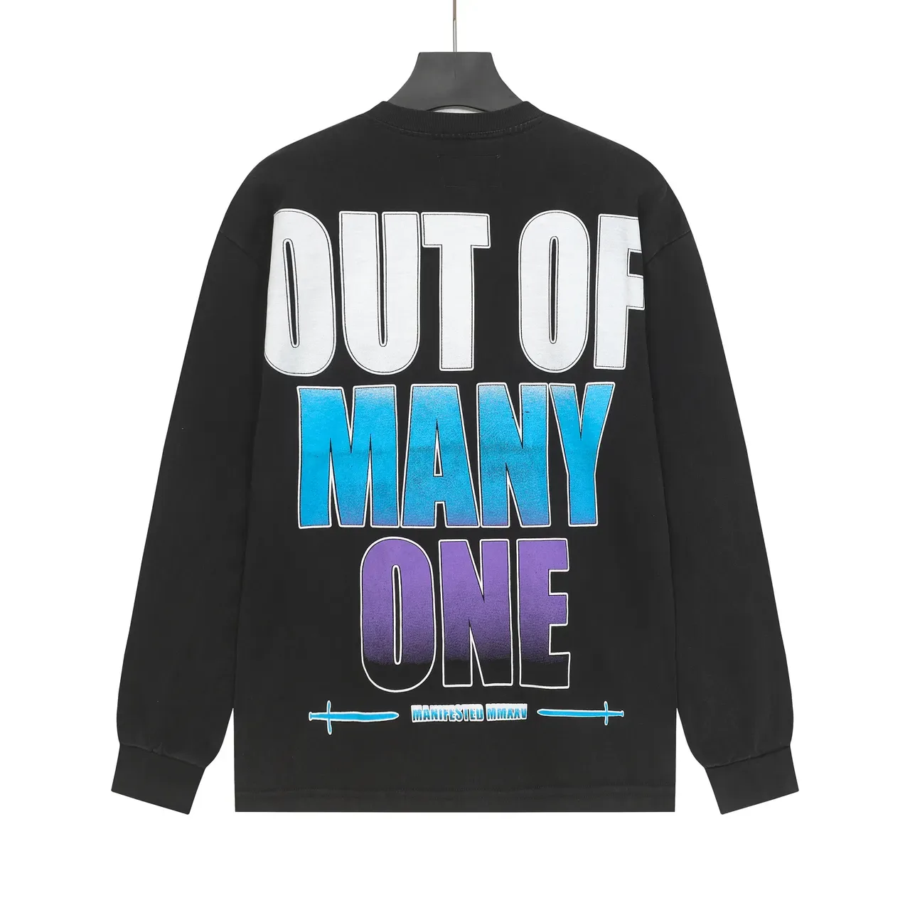 Camiseta gráfica de manga longa Godspeed Out of Many One 3