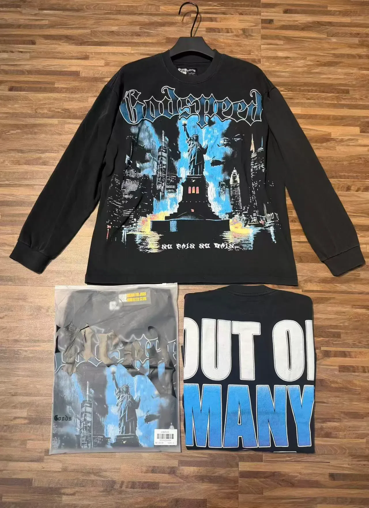 Camiseta gráfica de manga longa Godspeed Out of Many One 4