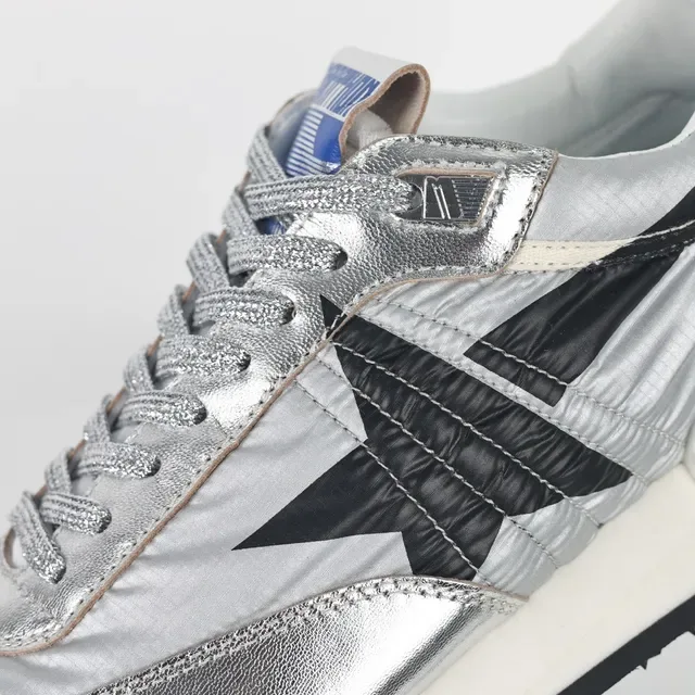 Golden Goose Runner Zapatillas Lifestyle Metálicas Plata Negro Estrella 6