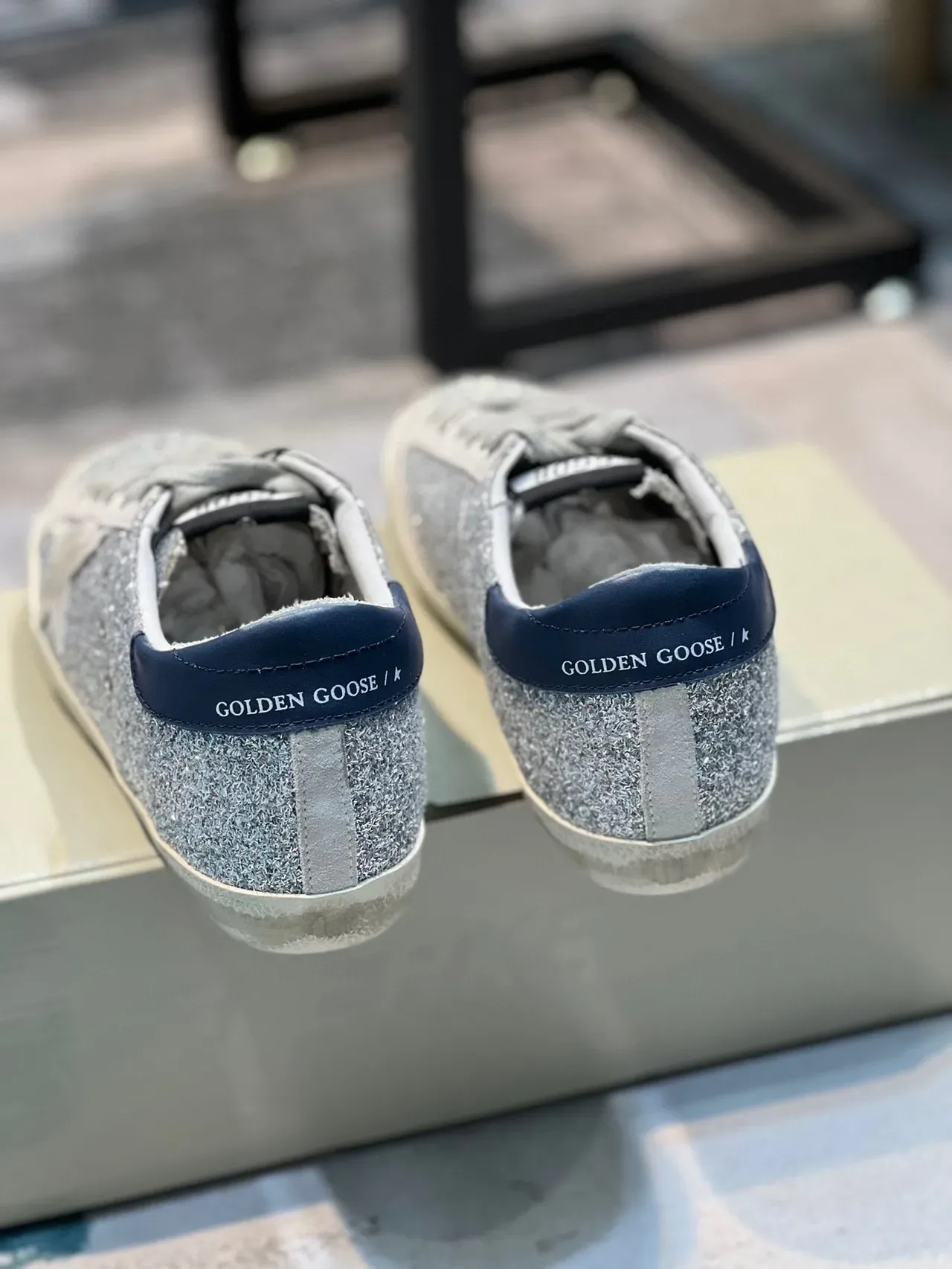 Golden Goose Superstar Plata Brillante Marino Tacón zapatillas lifestyle 2