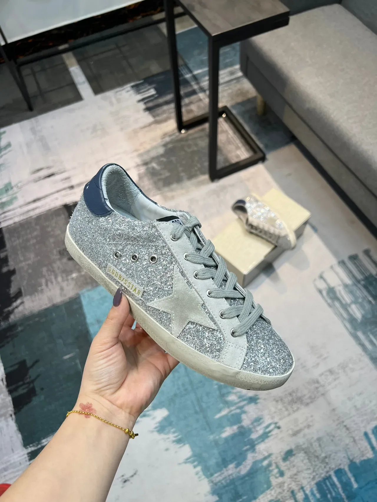 Golden Goose Superstar Plata Brillante Marino Tacón zapatillas lifestyle 6